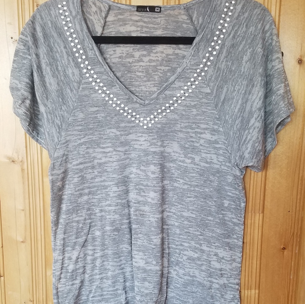 Cute gray top